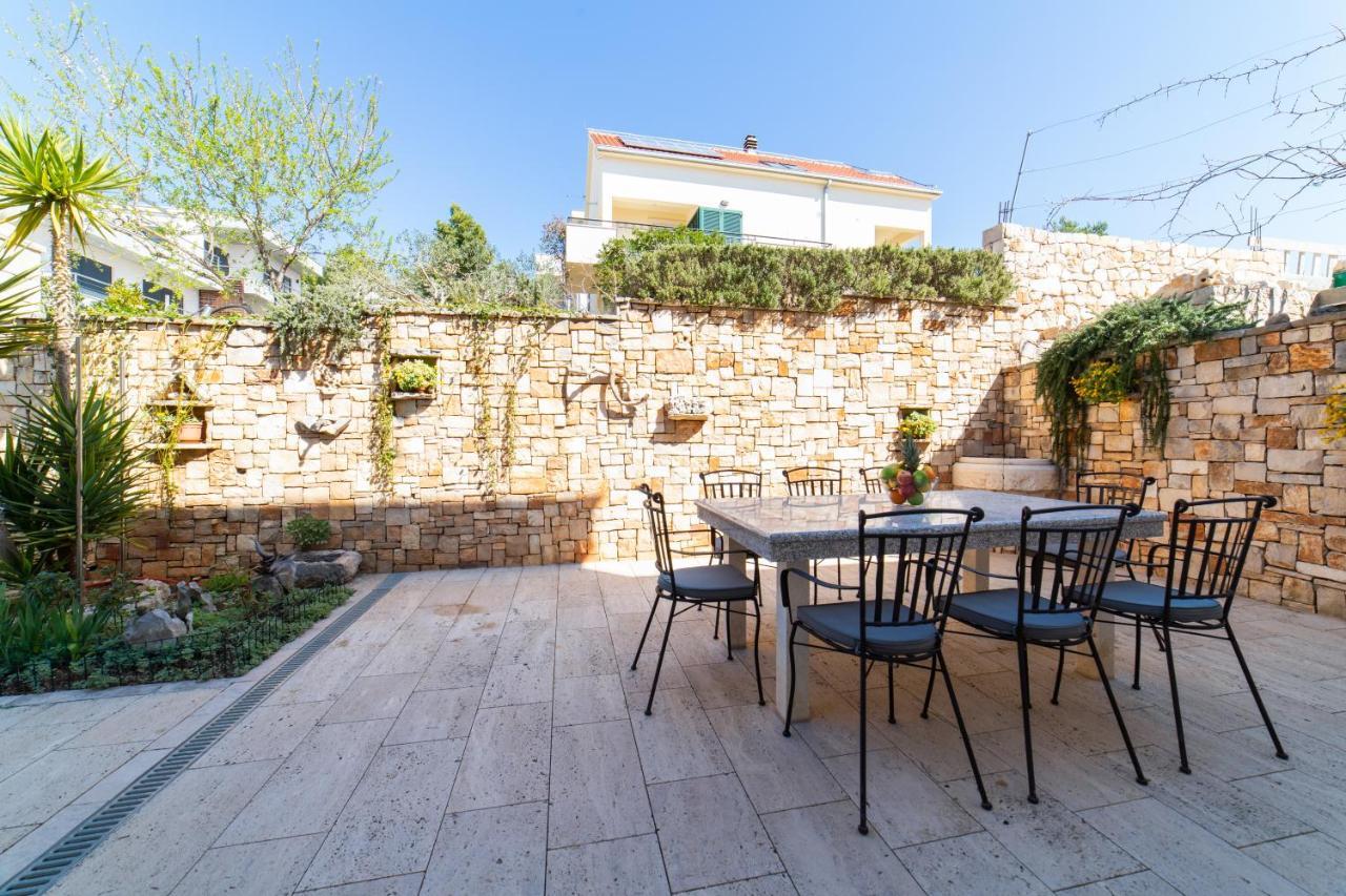Villa Sun Garden - 4 Star Villa With Heated Swimming Pool, Quiet Bay, Bbq, 50M From The Sea Milna  Dış mekan fotoğraf