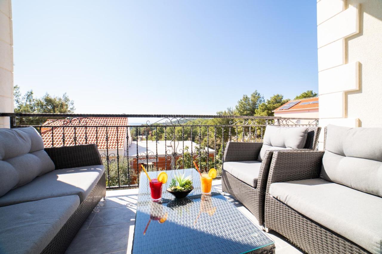 Villa Sun Garden - 4 Star Villa With Heated Swimming Pool, Quiet Bay, Bbq, 50M From The Sea Milna  Dış mekan fotoğraf