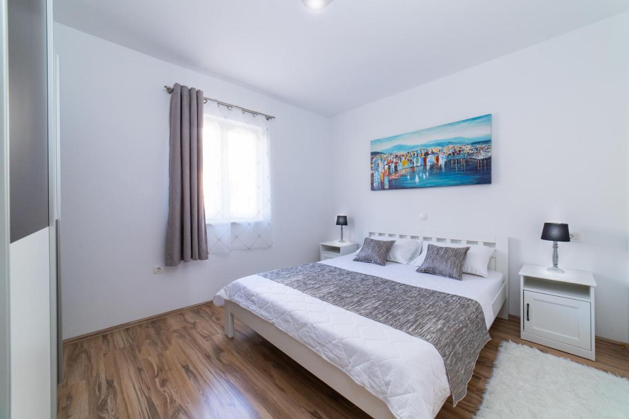 Villa Sun Garden - 4 Star Villa With Heated Swimming Pool, Quiet Bay, Bbq, 50M From The Sea Milna  Dış mekan fotoğraf