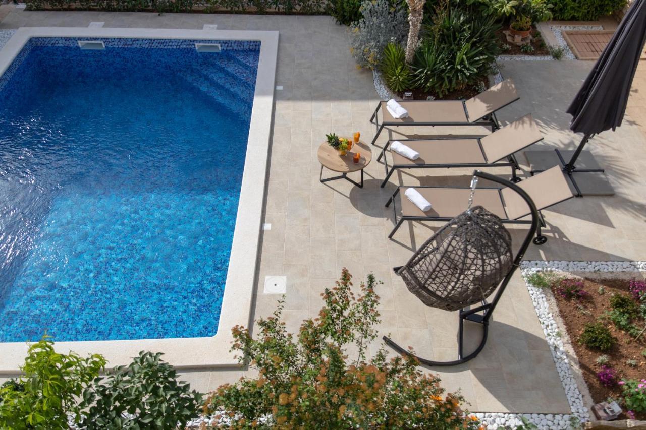Villa Sun Garden - 4 Star Villa With Heated Swimming Pool, Quiet Bay, Bbq, 50M From The Sea Milna  Dış mekan fotoğraf