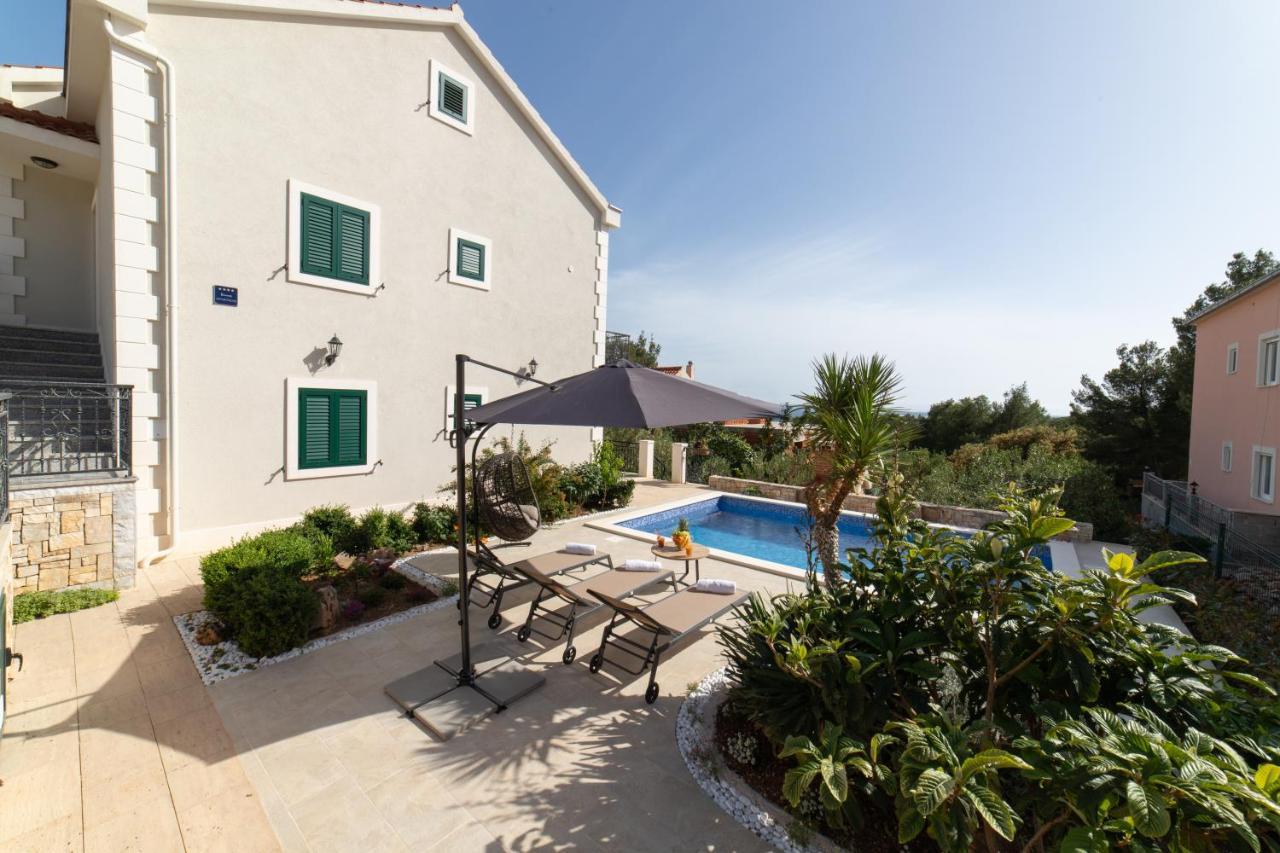 Villa Sun Garden - 4 Star Villa With Heated Swimming Pool, Quiet Bay, Bbq, 50M From The Sea Milna  Dış mekan fotoğraf