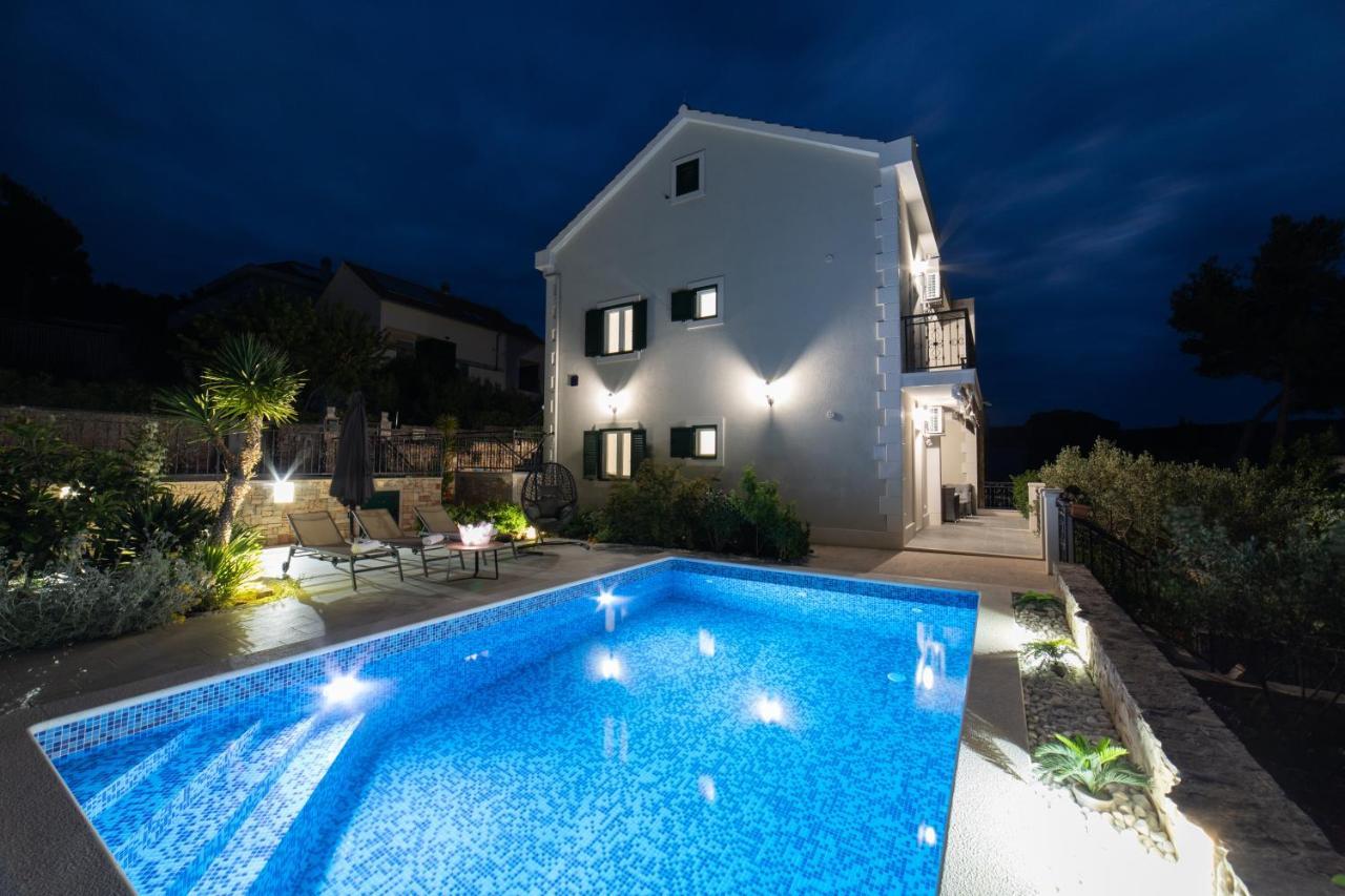 Villa Sun Garden - 4 Star Villa With Heated Swimming Pool, Quiet Bay, Bbq, 50M From The Sea Milna  Dış mekan fotoğraf