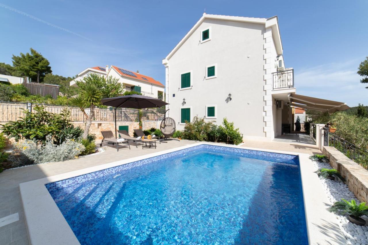 Villa Sun Garden - 4 Star Villa With Heated Swimming Pool, Quiet Bay, Bbq, 50M From The Sea Milna  Dış mekan fotoğraf