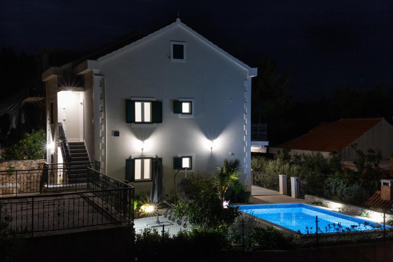 Villa Sun Garden - 4 Star Villa With Heated Swimming Pool, Quiet Bay, Bbq, 50M From The Sea Milna  Dış mekan fotoğraf
